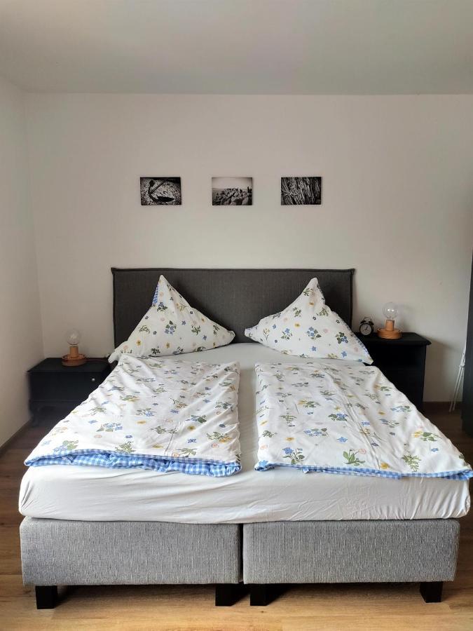 Ferienwohnung Alte Schule Ruhwarden Bagian luar foto